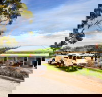 Two Hands Wines 'Flagship Vineyard Experience' - Accommodation in Bendigo