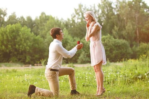 Romance Cruise + Scenic Tour + Beer Tasting + 3 Course Lunch + Hamper - Accommodation in Bendigo 0