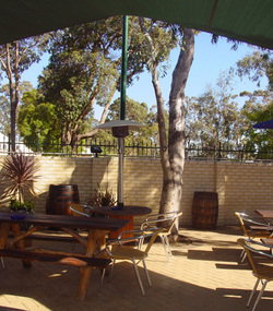 Hale Road Tavern - Accommodation in Bendigo 2