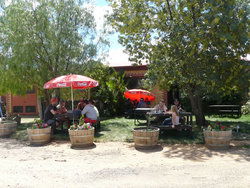 Albion Hotel Swifts Creek - Accommodation in Bendigo 2