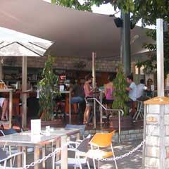 The Tap On Mitchell - Home Of The Fishbowl Cocktail - Accommodation in Bendigo 2