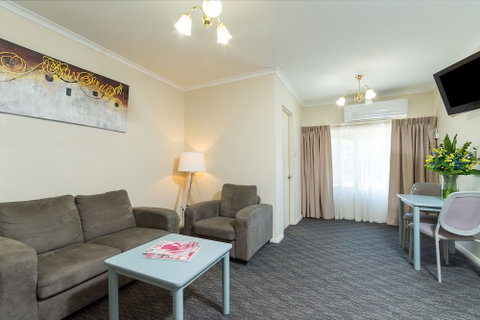 Adelaide Royal Coach - Accommodation in Bendigo 6
