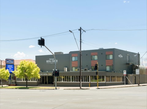 Adelaide Royal Coach - Accommodation in Bendigo 0