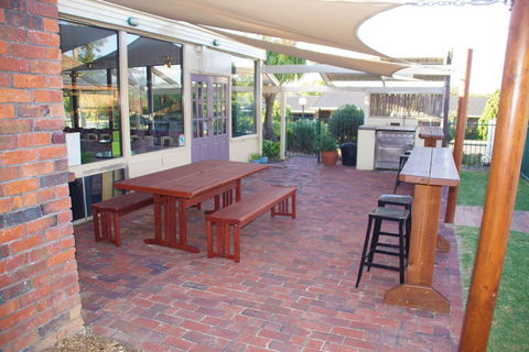 Redhill Tamworth Motor Inn & Conference Centre - Accommodation in Bendigo 3