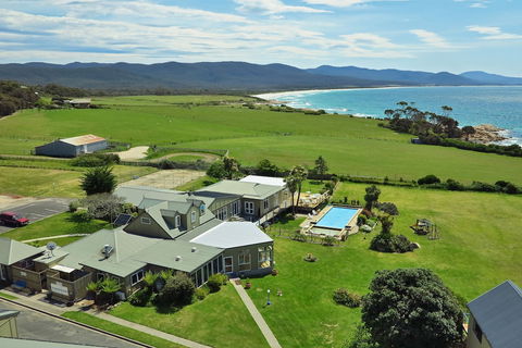 Diamond Island Resort & Bicheno Penguin Show - Accommodation in Bendigo 2