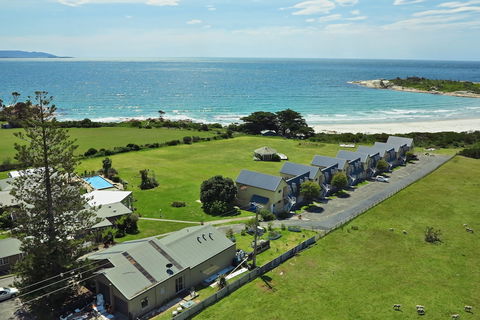 Diamond Island Resort & Bicheno Penguin Show - Accommodation in Bendigo 5