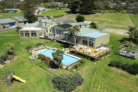 Diamond Island Resort & Bicheno Penguin Show - Accommodation in Bendigo 1
