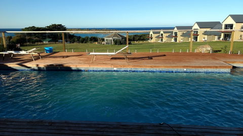 Diamond Island Resort & Bicheno Penguin Show - Accommodation in Bendigo 6