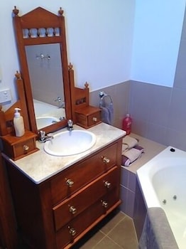 Redwing Shearer's Quarters - Accommodation in Bendigo 4