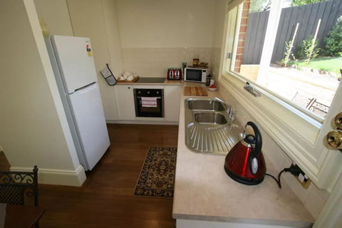 Annies Garden Cottage - Accommodation in Bendigo 2