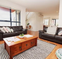 Ocean Whispers Cowes - Rejuvenate Stays - Accommodation in Bendigo