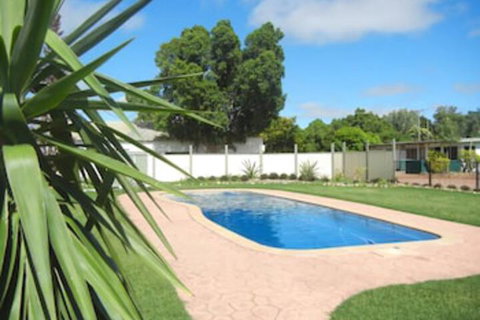 Longreach Tourist Park Caravan Park - Accommodation in Bendigo 0