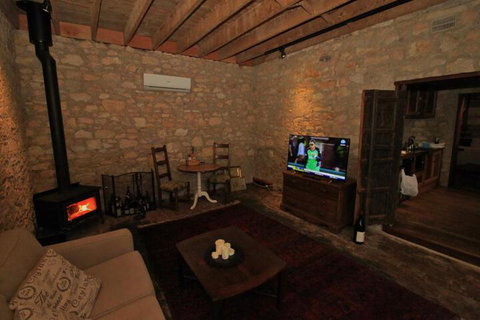 Duxton Coach House - Accommodation in Bendigo 1