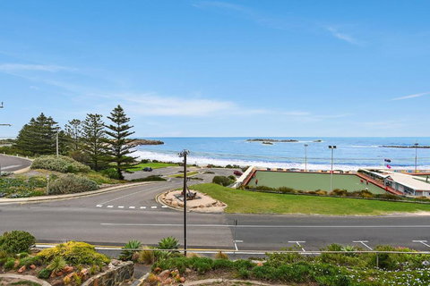 The Dolphins Beachfront Apartments - Accommodation in Bendigo 6