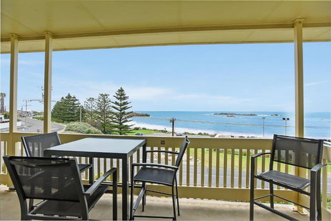 The Dolphins Beachfront Apartments - Accommodation in Bendigo 3