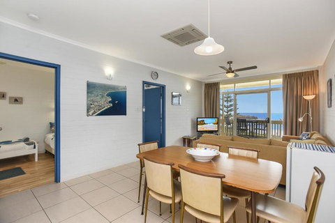 The Dolphins Beachfront Apartments - Accommodation in Bendigo 4