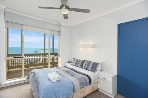 The Dolphins Beachfront Apartments - Accommodation in Bendigo 1