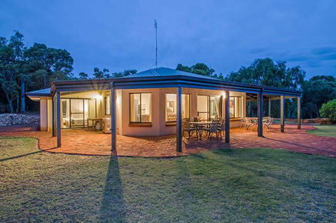 Yallingup Pet Friendly Bush Retreat - Accommodation in Bendigo 6