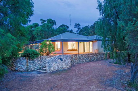Yallingup Pet Friendly Bush Retreat - Accommodation in Bendigo 4