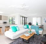 Beach Breeze Holiday House - Accommodation in Bendigo