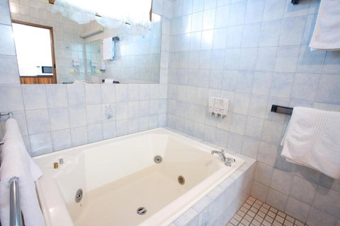 Golden Grain Motor Inn - Accommodation in Bendigo 1