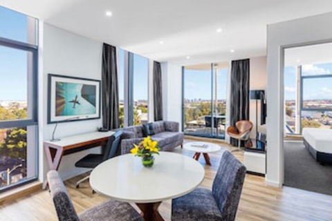Meriton Suites Mascot Central - Accommodation in Bendigo 0