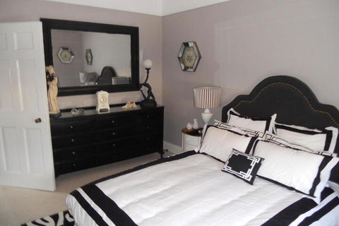 Montrose House - Accommodation in Bendigo 3