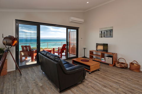 Whale Watcher 1 - Accommodation in Bendigo 1