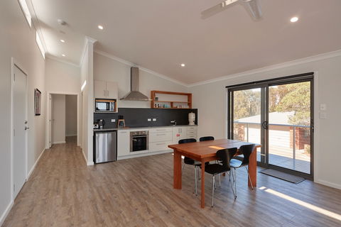 Whale Watcher 1 - Accommodation in Bendigo 5