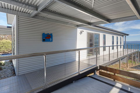 Whale Watcher 2 - Accommodation in Bendigo 0