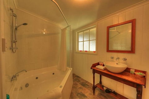 Grace's Spa Cottage - Accommodation in Bendigo 3