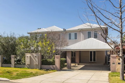 Inner Western Suburbs Retreat - Accommodation in Bendigo 0