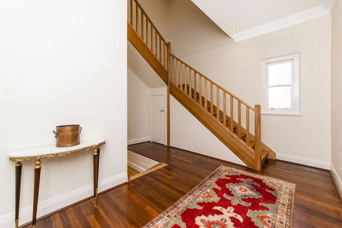 Inner Western Suburbs Retreat - Accommodation in Bendigo 3