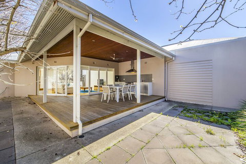 Inner Western Suburbs Retreat - Accommodation in Bendigo 2