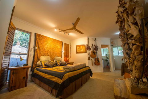 The Tree House. Treetop Living Near The Ocean Coolum Beach QLD Australia - Accommodation in Bendigo 5