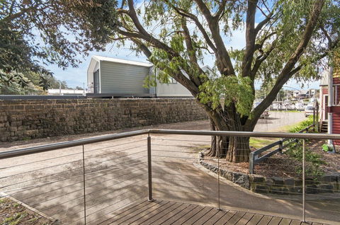 JOHANSSONS PERCH COTTAGE - Accommodation in Bendigo 1