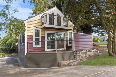 JOHANSSONS PERCH COTTAGE - Accommodation in Bendigo 3