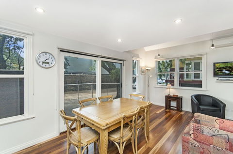 JOHANSSONS PERCH COTTAGE - Accommodation in Bendigo 6