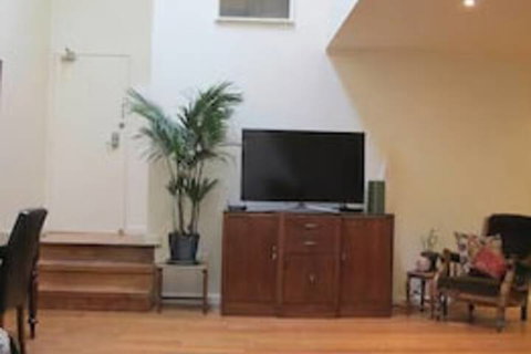 MONIKA, 1BDR Collingwood Apartment - Accommodation in Bendigo 2