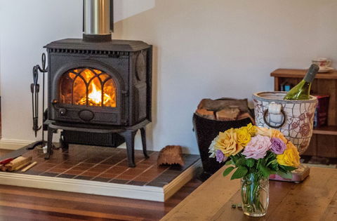 The Falls Montville - Accommodation in Bendigo 0