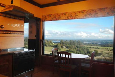 A Cottage With A View At Tudor Ridge - Accommodation in Bendigo 0
