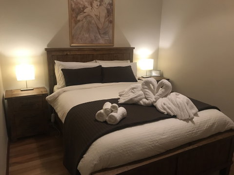 Atina Rocks Country Homestead - Accommodation in Bendigo 4
