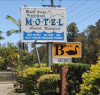 Black Swan Waterfront Motel Not Suitable for Children - Accommodation in Bendigo