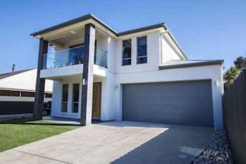 The Races - Swanport - Accommodation in Bendigo 0