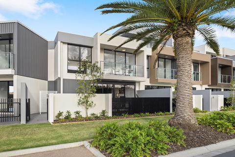 The Peninsula At Hope Island - Accommodation in Bendigo 0