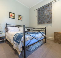 Exquisite 4 Bedroom House with Pool - Accommodation in Bendigo