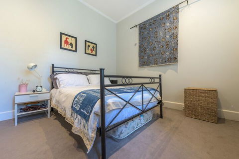 Exquisite 4 Bedroom House With Pool - Accommodation in Bendigo 0