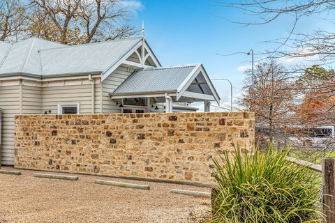 Grandview Accommodation - The Elm Tree Apartments - Accommodation in Bendigo 0