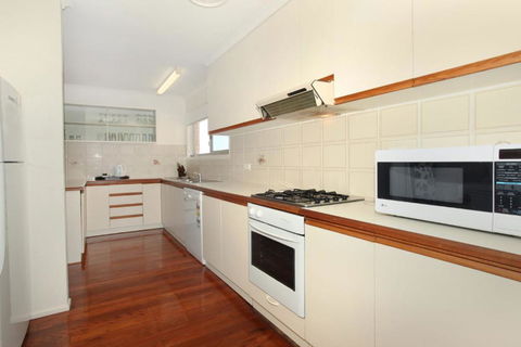 32 Barra Crescent Coolum Beach. Bond 500 FOXTEL WIFI Linen Supplied - Accommodation in Bendigo 5