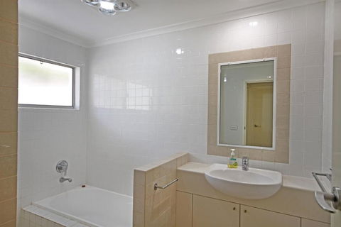 32 Barra Crescent Coolum Beach. Bond 500 FOXTEL WIFI Linen Supplied - Accommodation in Bendigo 2